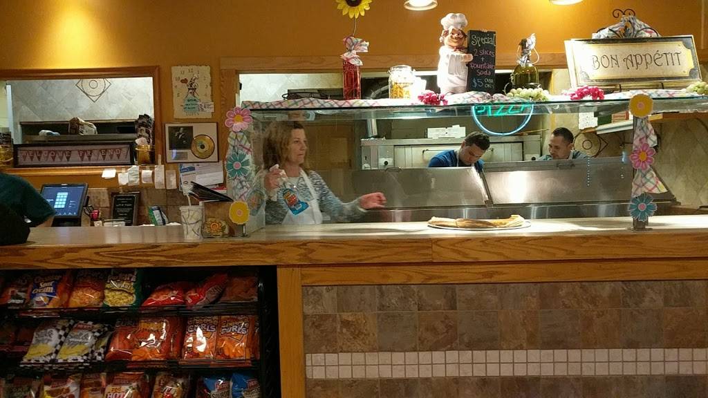 Lupis Pizza | restaurant | 2533, 3100 Bethel Rd, Boothwyn, PA 19061, USA | 6104851300 OR +1 610-485-1300