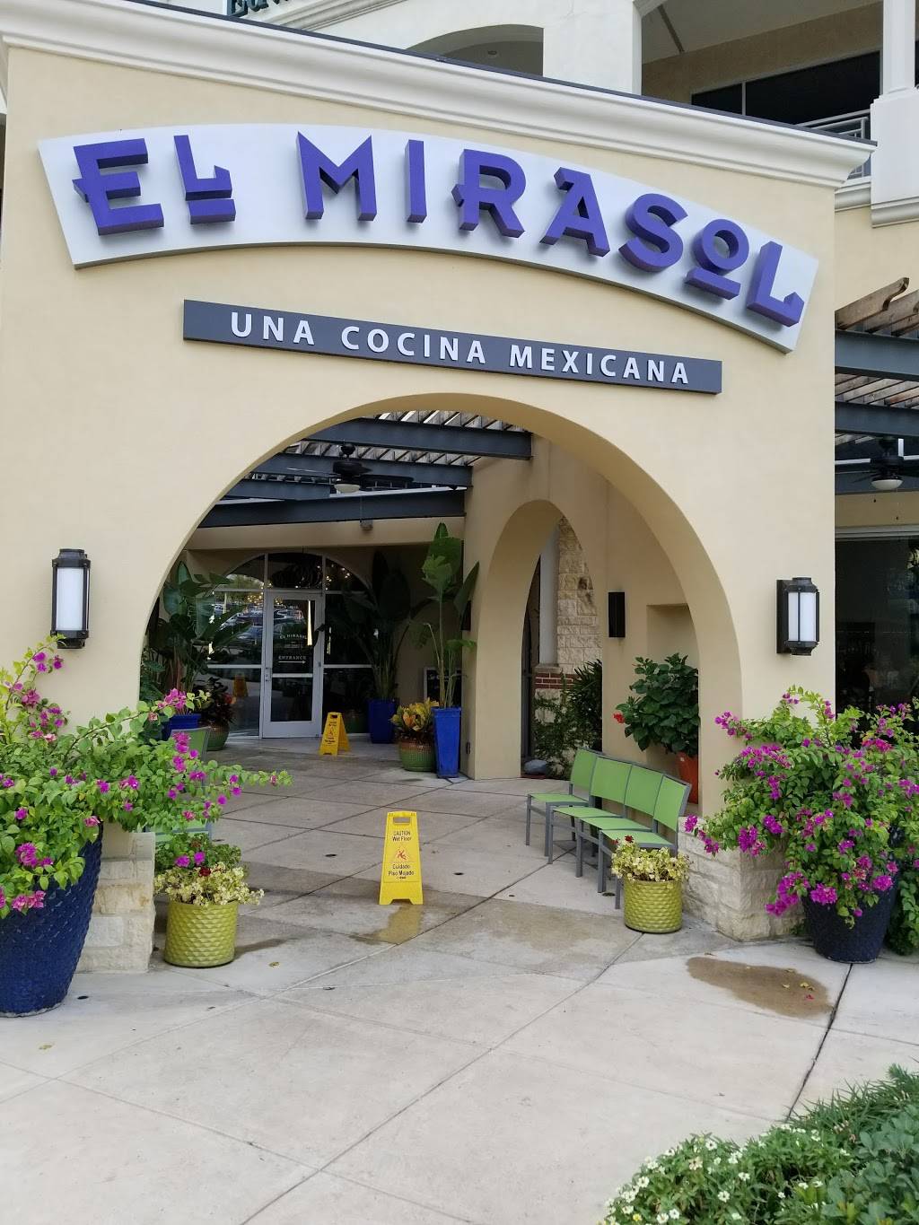 El Mirasol At Alon | restaurant | 10003 NW Military Hwy #2107, San Antonio, TX 78231, USA | 2105928576 OR +1 210-592-8576