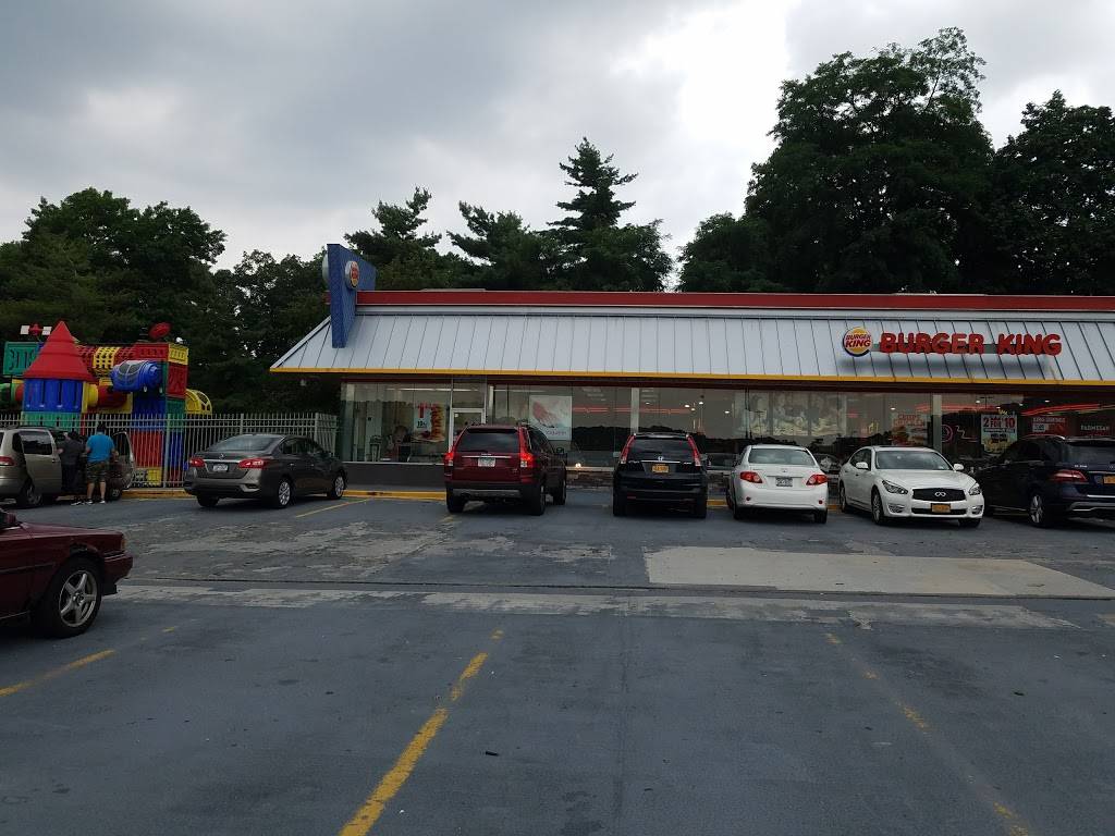Burger King | restaurant | 242-10 61st Ave, Douglaston, NY 11362, USA | 7182295701 OR +1 718-229-5701