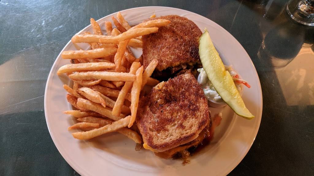 Mahoneys Irish Pub & Steakhouse | restaurant | 35 Main St, Poughkeepsie, NY 12601, USA | 8454717026 OR +1 845-471-7026