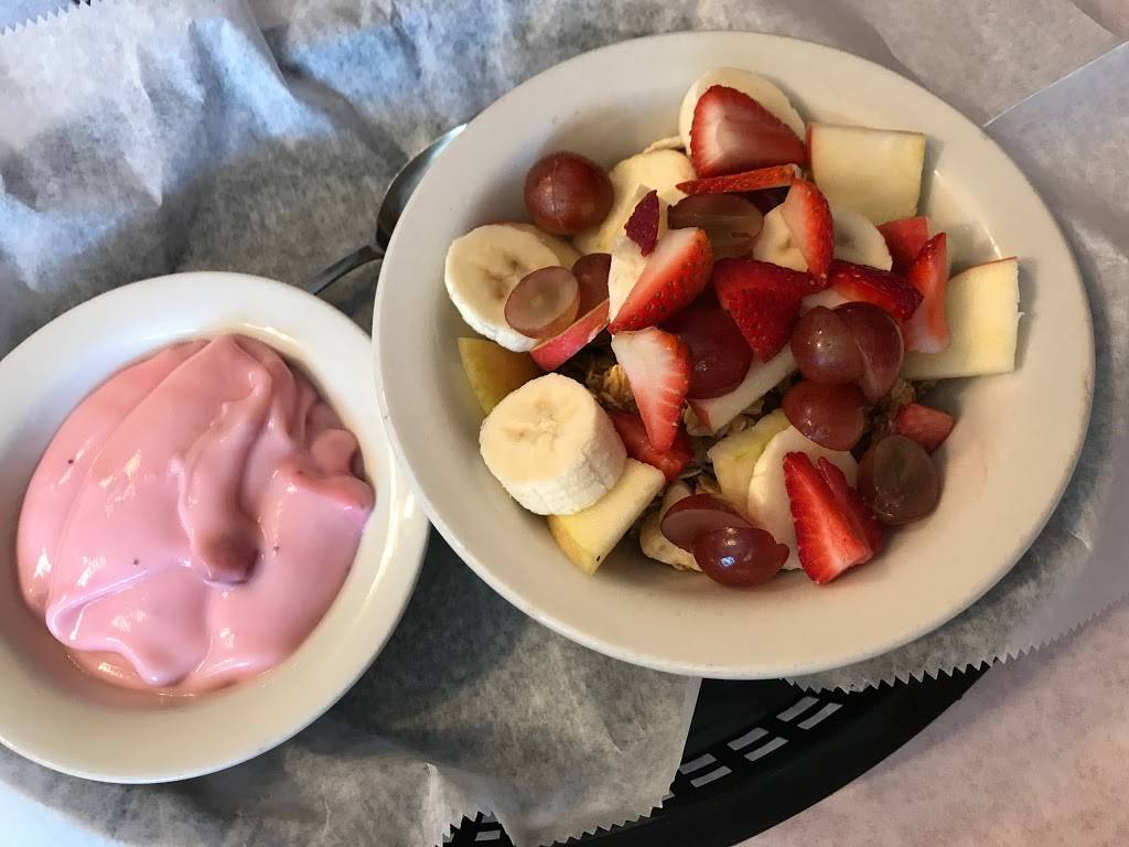 Cheesers Palace Cafe | cafe | 707 W Montrose St, Clermont, FL 34711, USA | 3524049431 OR +1 352-404-9431