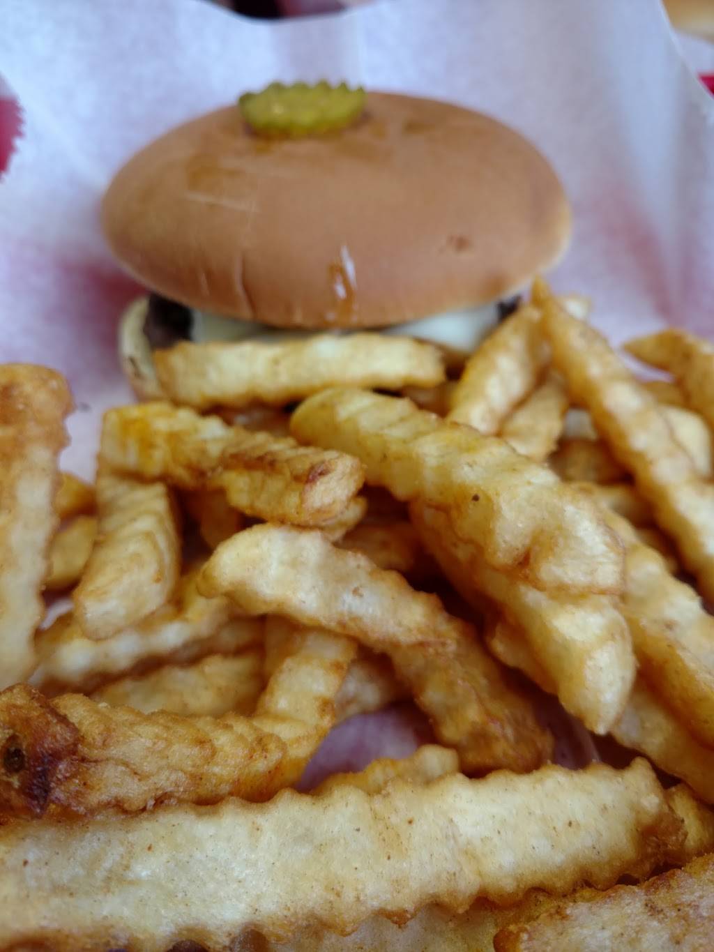 Yonah Burger | restaurant | 2051 Helen Hwy, Cleveland, GA 30528, USA | 7068654791 OR +1 706-865-4791