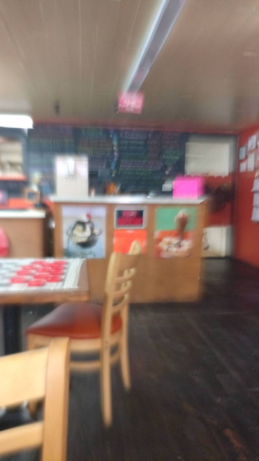 Holy Smokes Barbeque | restaurant | Tupelo Pike, Scottsboro, AL 35768, USA | 2566098738 OR +1 256-609-8738