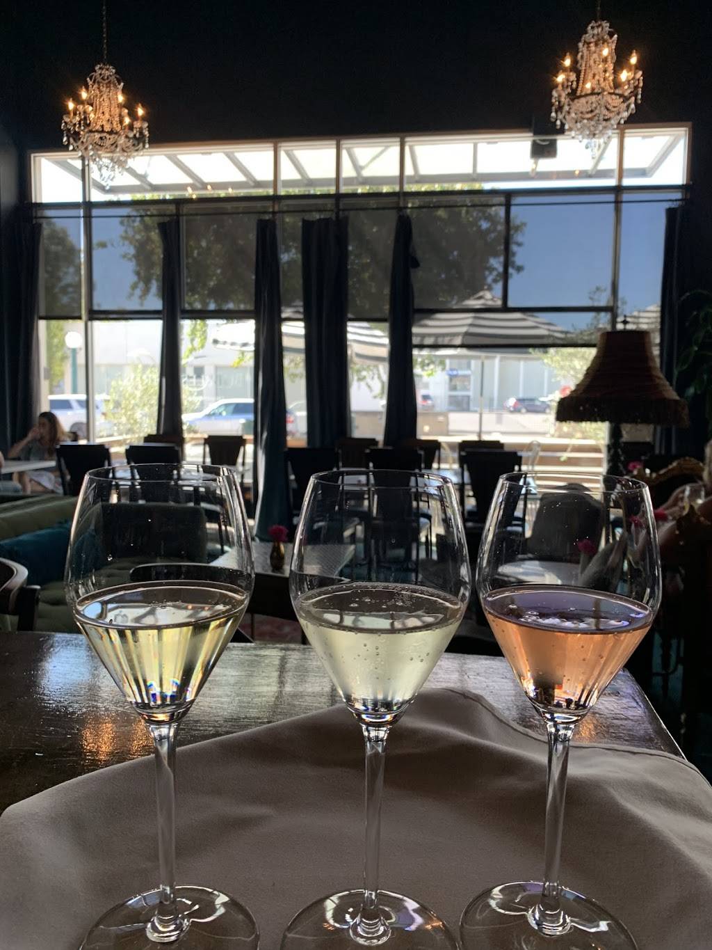 Bubbles N Birds | night club | 117 W Elm St, Lodi, CA 95240, USA | 2092637115 OR +1 209-263-7115