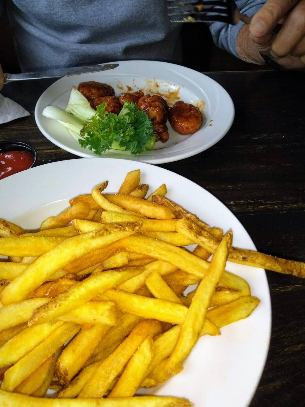 Bulldog Ale House | restaurant | 394 E Irving Park Rd, Roselle, IL 60172, USA | 6305290333 OR +1 630-529-0333