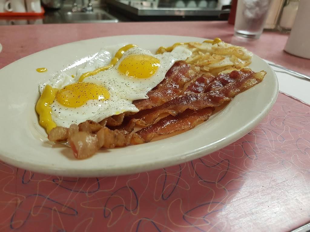 Chili Macs Diner | restaurant | 510 Pine St, St. Louis, MO 63101, USA | 3144219040 OR +1 314-421-9040