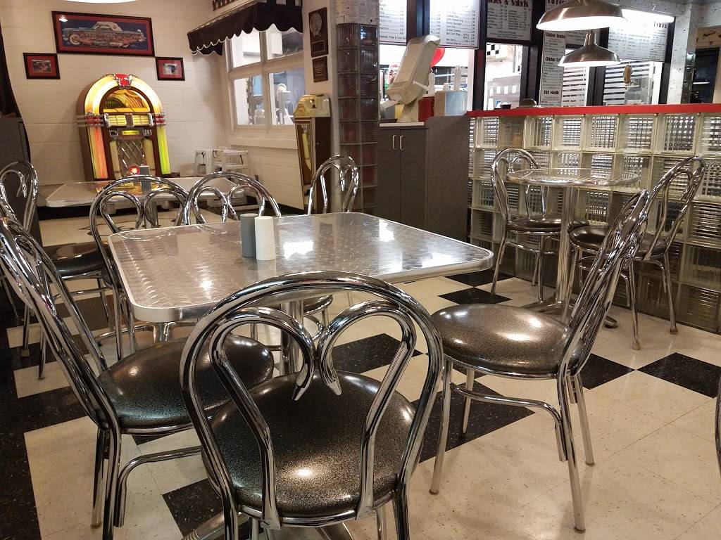 Polk-A-Dot Drive In | restaurant | 222 N Front St, Braidwood, IL 60408, USA | 8154583377 OR +1 815-458-3377