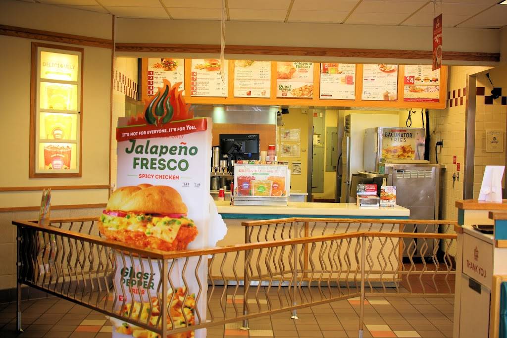 Wendys | restaurant | 25 NE 167th St, North Miami Beach, FL 33162, USA | 3054933292 OR +1 305-493-3292