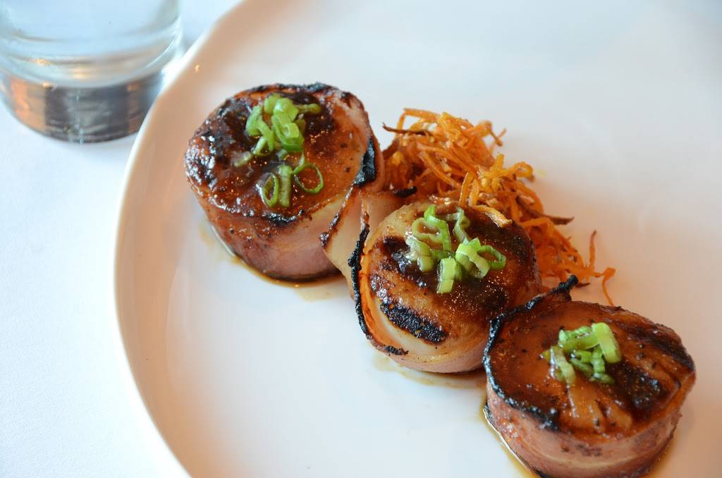 Bass Street Chop House | restaurant | 1601 River Dr Ste 100, Moline, IL 61265, USA | 3097624700 OR +1 309-762-4700