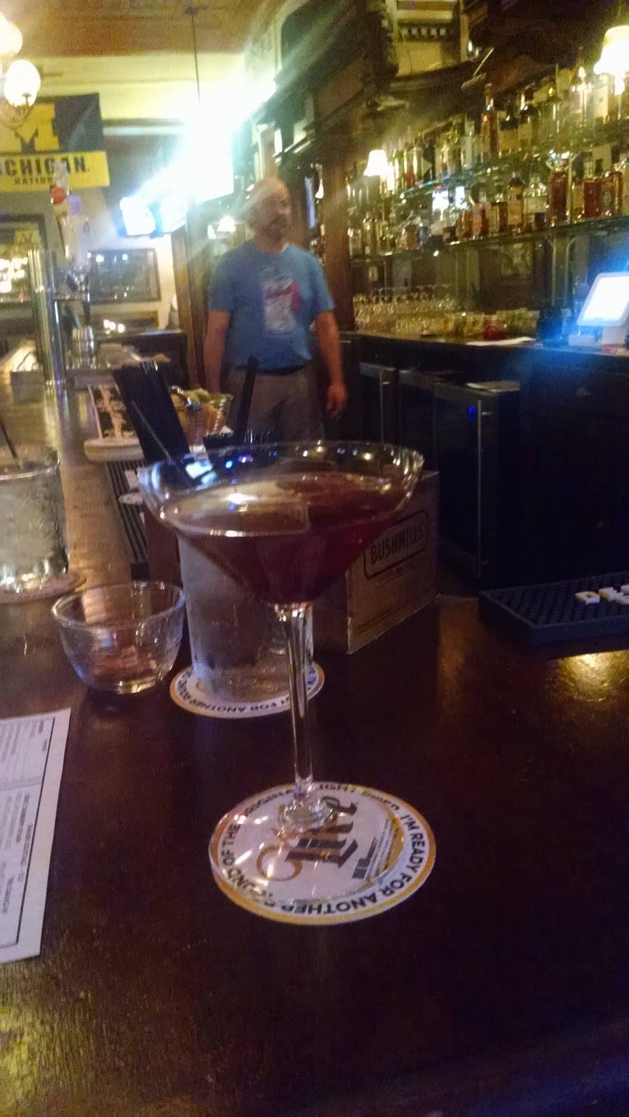 Dickens Street Public House at Four Farthings | night club | 2060 N Cleveland Ave, Chicago, IL 60614, USA | 7736616129 OR +1 773-661-6129