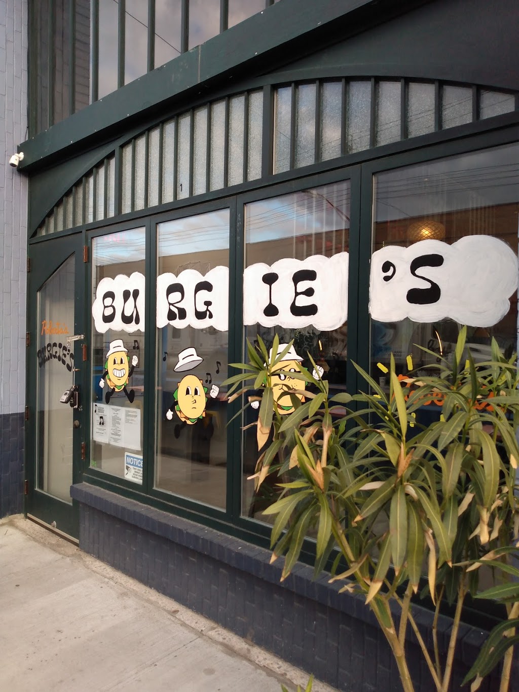 Burgie’s | restaurant | 198 Randolph St, Brooklyn, NY 11237, USA | 7183935898 OR +1 718-393-5898