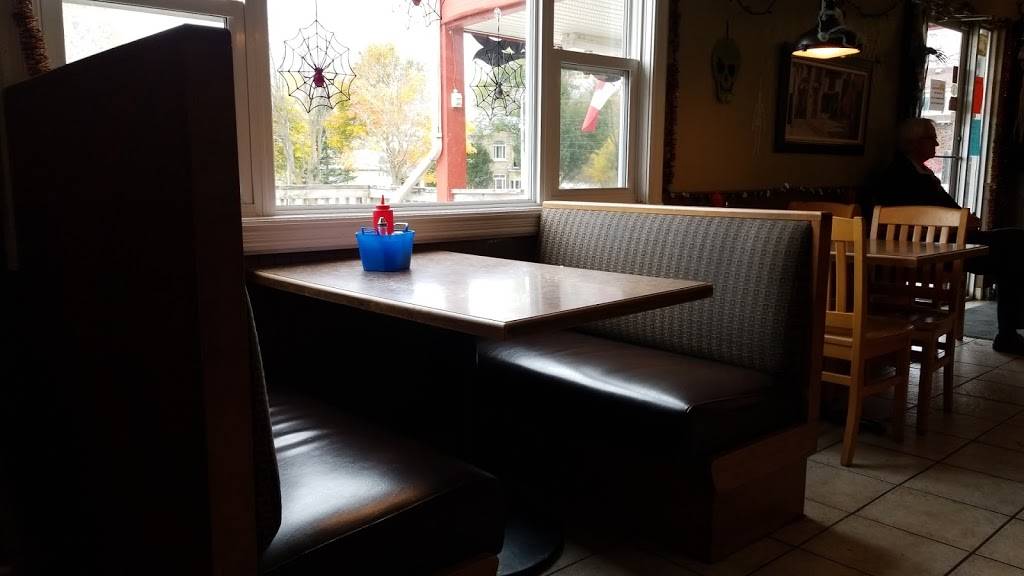 Scotts Pizza Burger | restaurant | 286 Main St N, Mount Forest, ON N0G 2L2, Canada | 5193234555 OR +1 519-323-4555