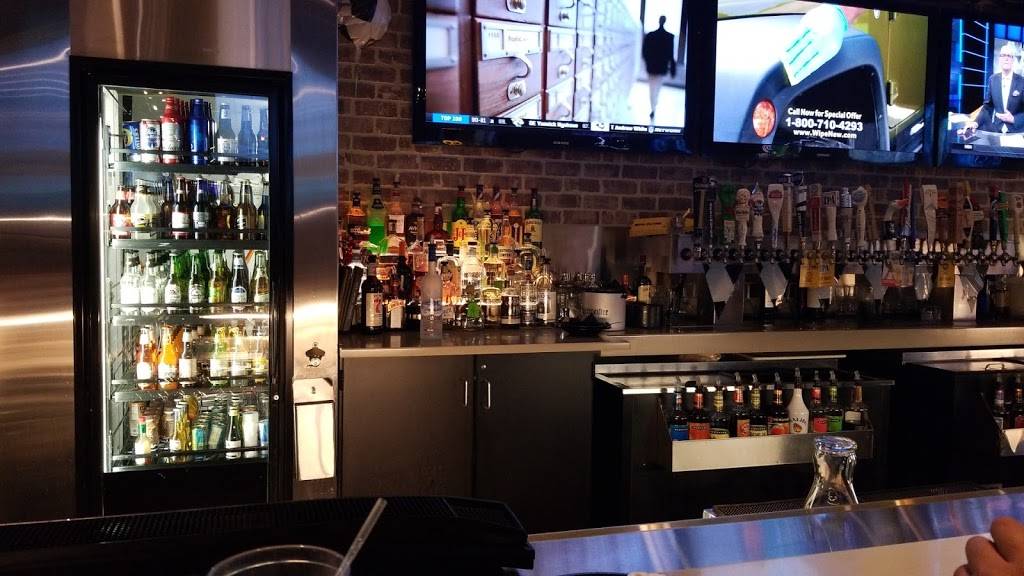 Buffalo Wild Wings | restaurant | 74 S Weber Rd, Romeoville, IL 60446, USA | 8153722999 OR +1 815-372-2999