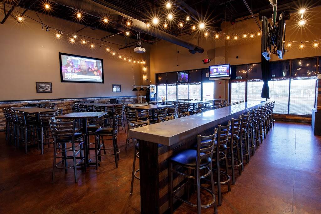 Fire Bar & Grill | night club | 435 Angela Ln, Crystal Lake, IL 60014, USA | 8154593473 OR +1 815-459-3473