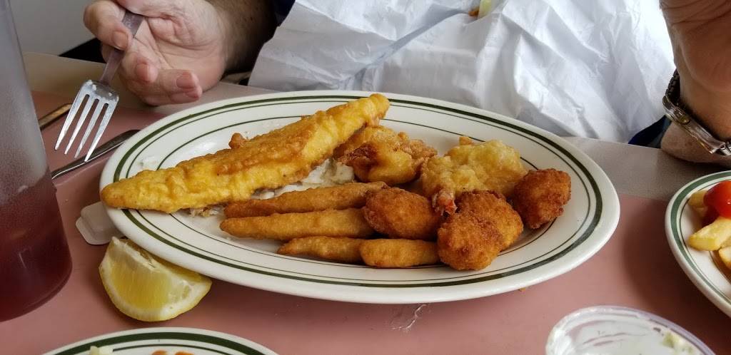 Golden Greek | restaurant | 180 N Groesbeck Hwy, Mt Clemens, MI 48043, USA | 5864638788 OR +1 586-463-8788