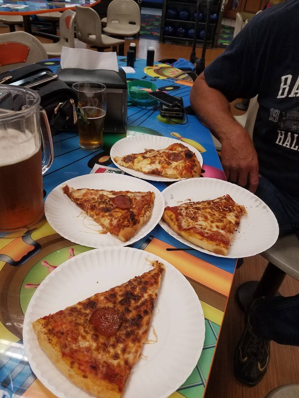 Rookies Sports Bar & Grill | restaurant | 1251 E Yosemite Ave, Manteca, CA 95336, USA | 2098242889 OR +1 209-824-2889