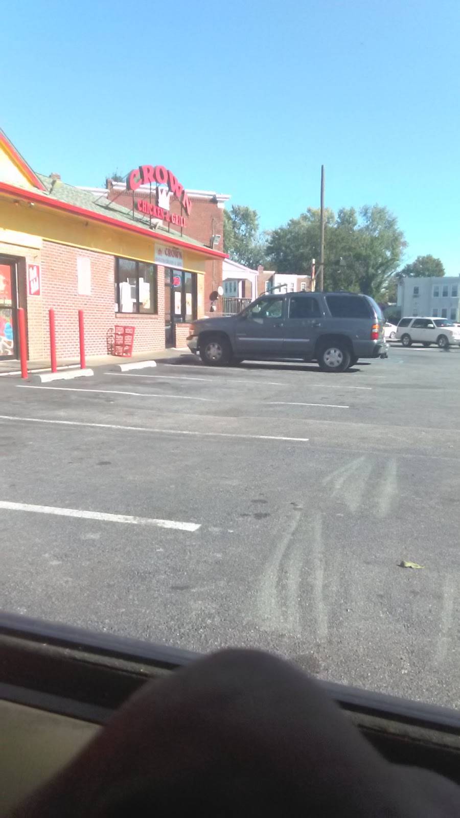 Crown Chicken & Biscuits | restaurant | 2201 Edgmont Ave, Chester, PA 19013, USA | 6108747590 OR +1 610-874-7590