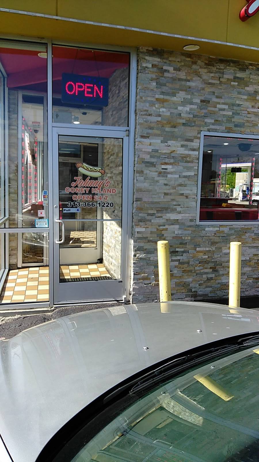 Johnnys Coney Island | restaurant | 5101 E McNichols Rd, Detroit, MI 48212, USA | 3133661220 OR +1 313-366-1220