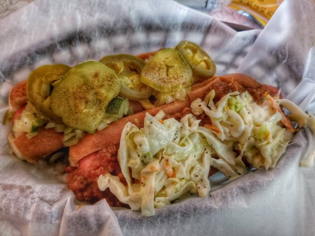 Dans Dogs Hot Dog Eatery & Diner | restaurant | 111 W Liberty St, Medina, OH 44256, USA | 3309522925 OR +1 330-952-2925
