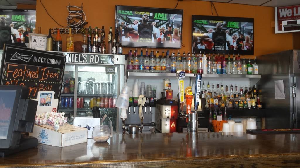 The Wing Company - Pembroke | restaurant | 707 W 3rd St, Pembroke, NC 28372, USA | 9105218627 OR +1 910-521-8627