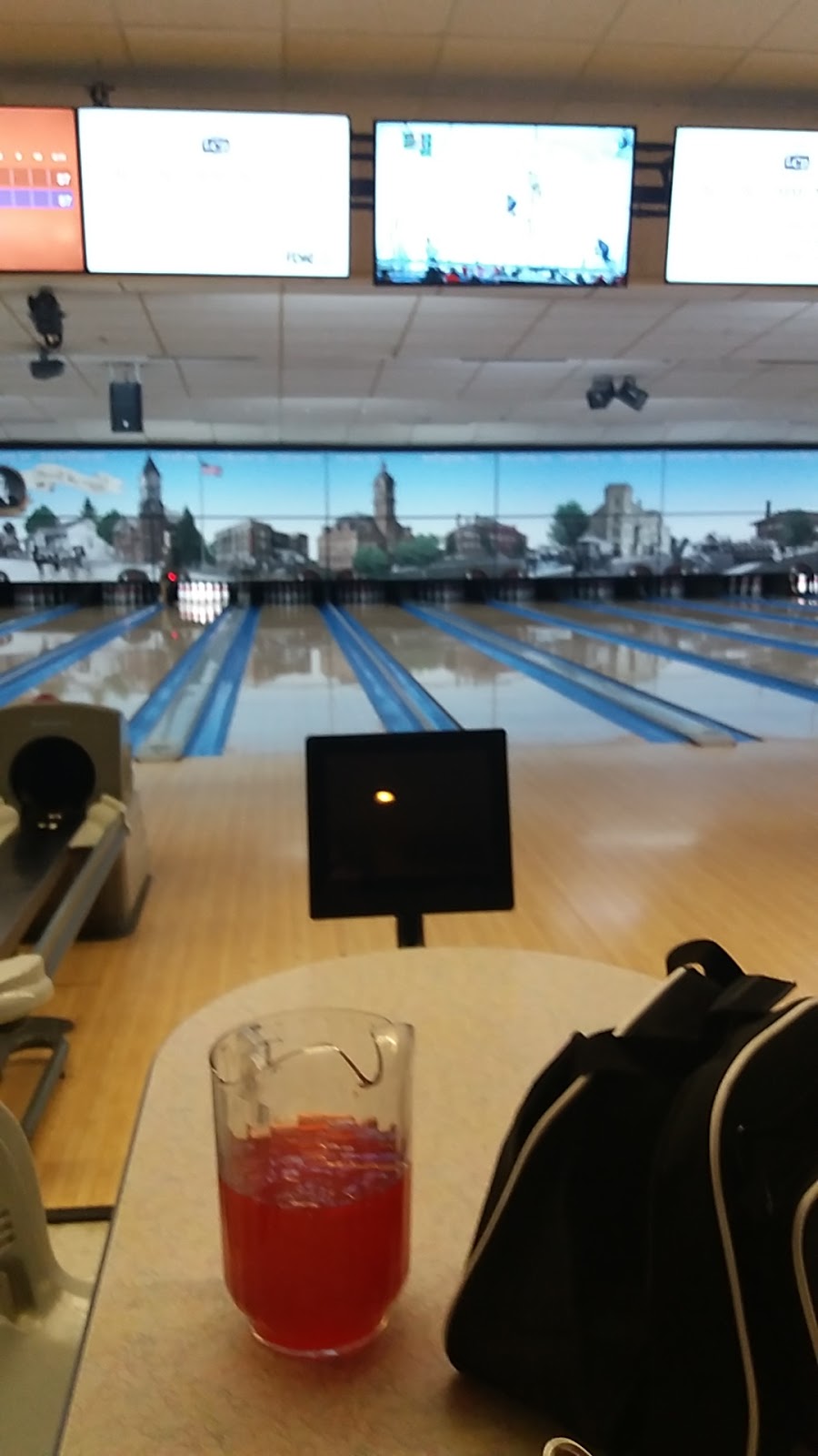 Les & Jims Lincoln Lanes | restaurant | 1208 N Center Ave, Merrill, WI 54452, USA | 7155369405 OR +1 715-536-9405