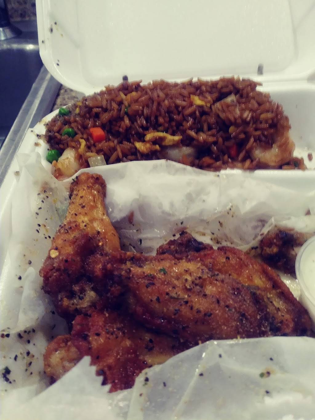 Js Wing & Seafood | restaurant | 8237 Pendleton Pike, Indianapolis, IN 46226, USA | 3178900088 OR +1 317-890-0088