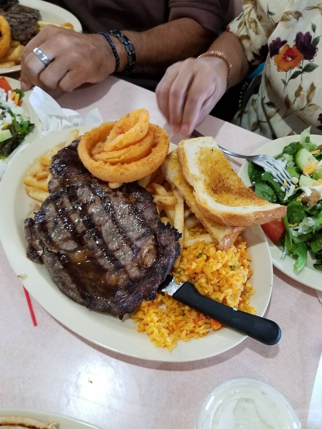 Chris Burgers | restaurant | 9180 Telegraph Rd, Downey, CA 90240, USA | 5628628865 OR +1 562-862-8865