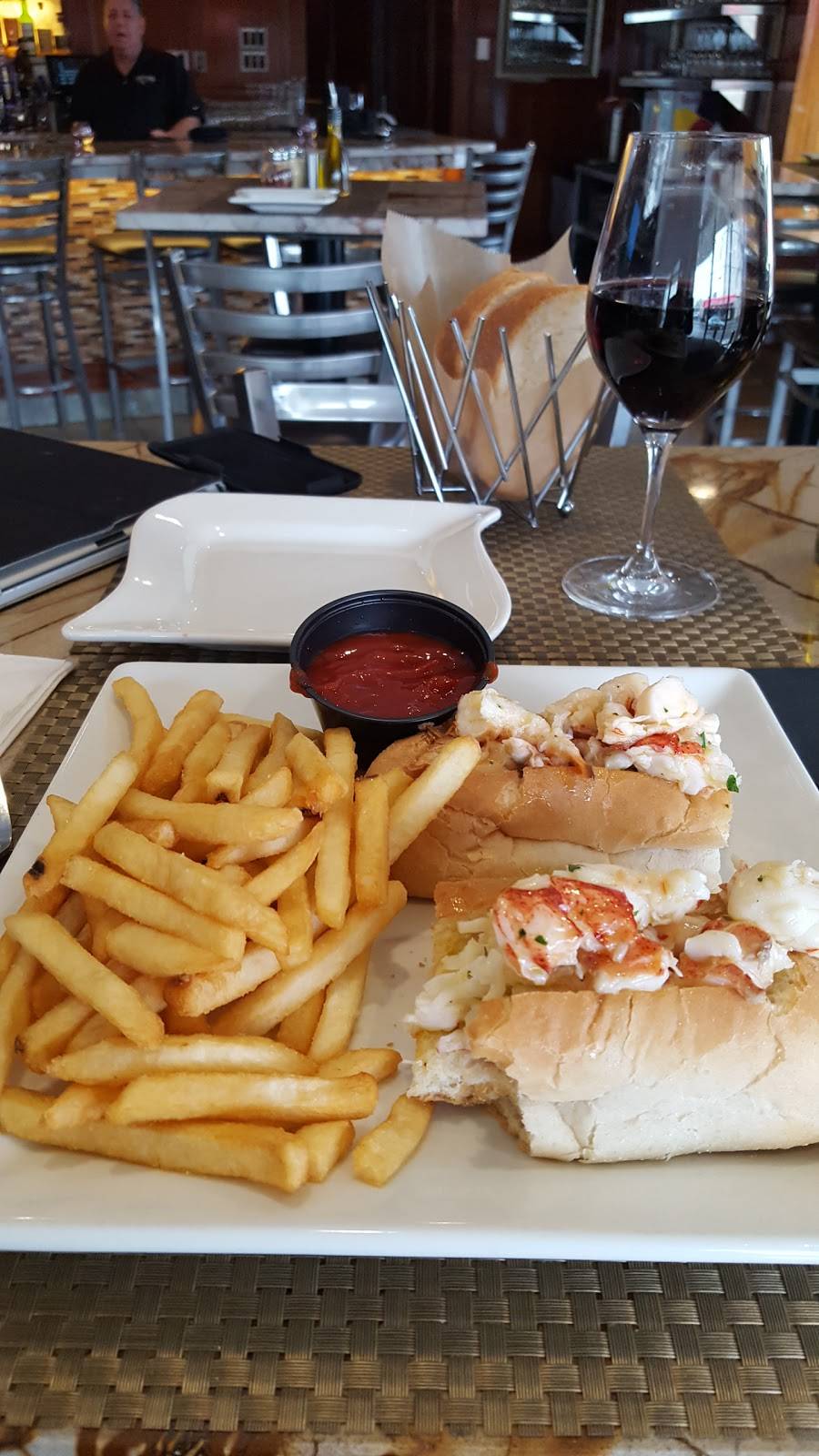 DAmelios Off the Boat Seafood | restaurant | 306 Revere St, Revere, MA 02151, USA | 7816296344 OR +1 781-629-6344