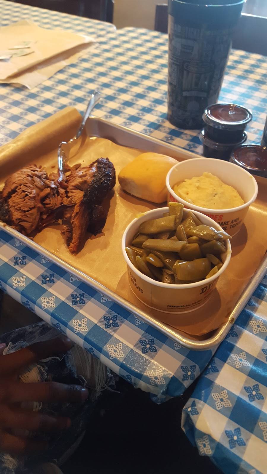 Dickeys Barbecue Pit | restaurant | 240 N 12th Ave, Hanford, CA 93230, USA | 5595847427 OR +1 559-584-7427