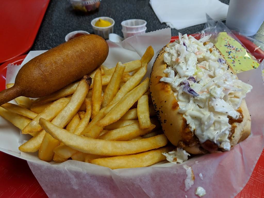 Mels Hot Dogs | restaurant | 4136 E Busch Blvd, Tampa, FL 33617, USA | 8139858000 OR +1 813-985-8000