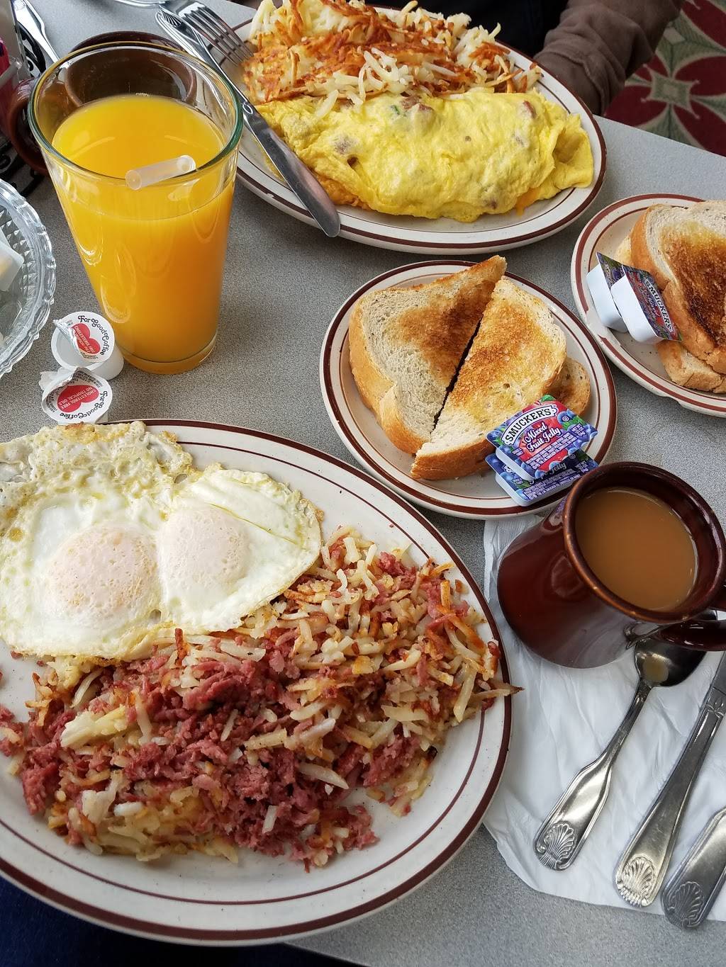 Coolidge Cafe | restaurant | 13400 W Nine Mile Rd, Oak Park, MI 48237, USA | 2485415929 OR +1 248-541-5929