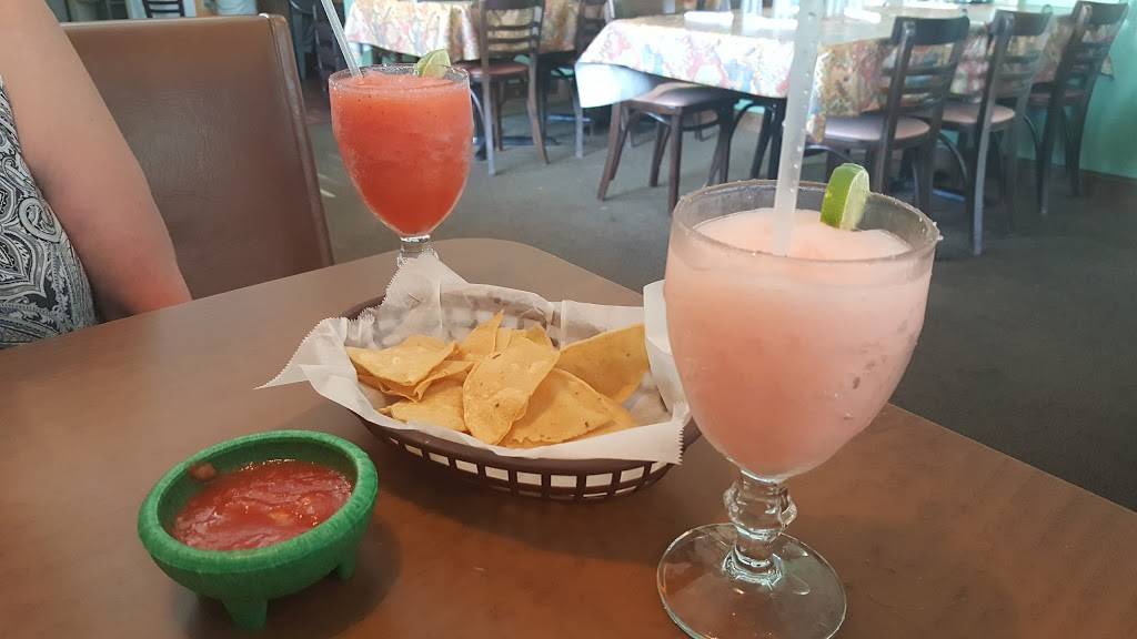 La Siesta | restaurant | 180 Kennedy Dr, Bradley, IL 60915, USA | 8159390074 OR +1 815-939-0074