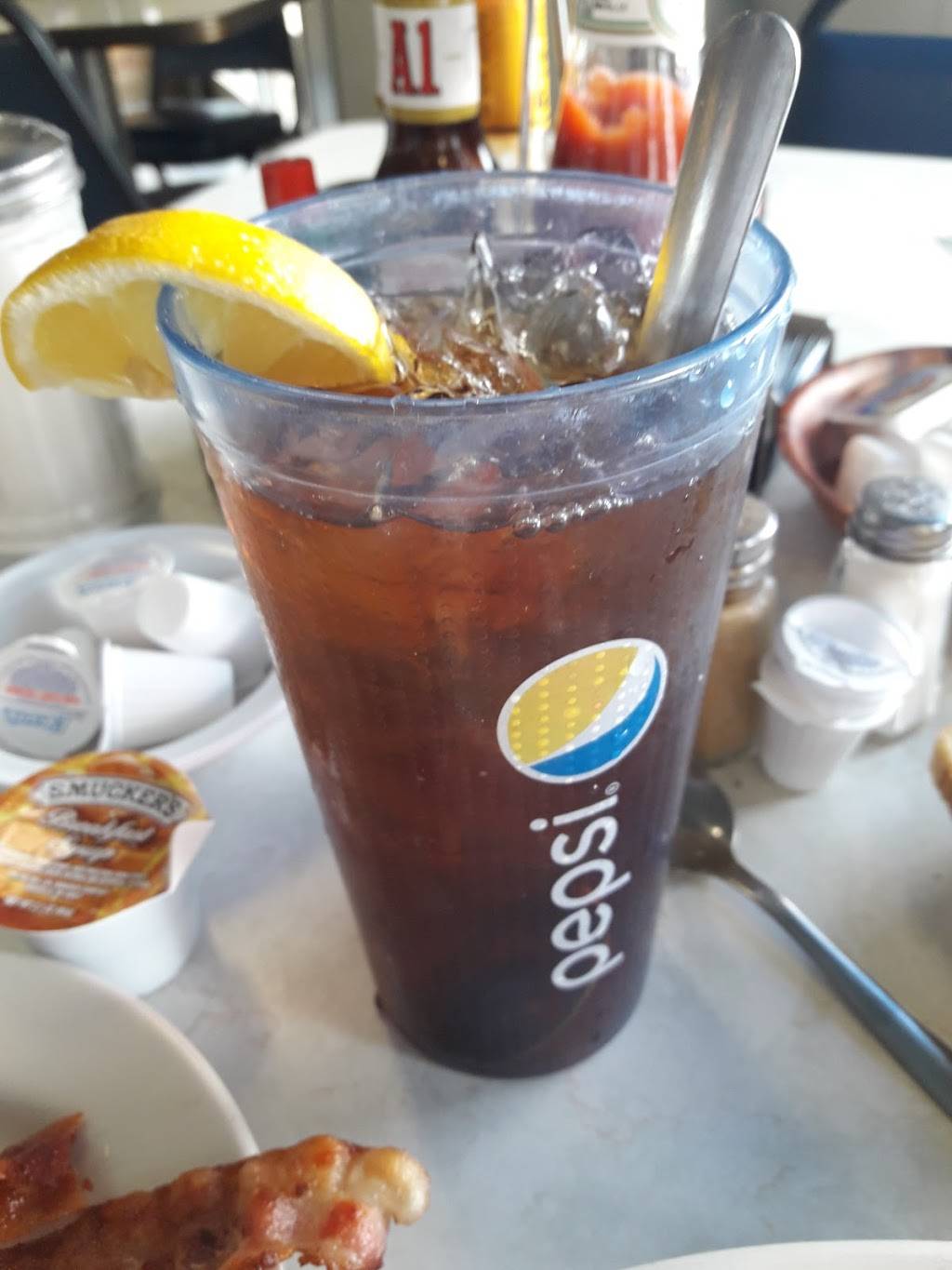 Edgewood Restaurant | restaurant | 1215 West Ave, Crossville, TN 38555, USA | 9314841585 OR +1 931-484-1585