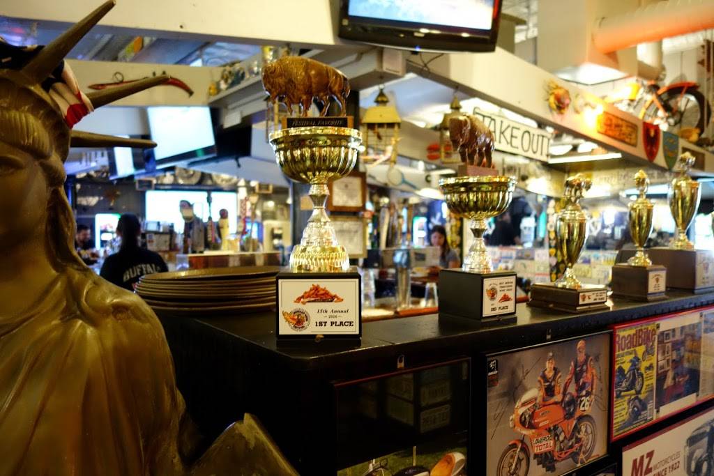 Frank & Teressas Anchor Bar | restaurant | 2-20 E North St, Buffalo, NY 14203, USA | 7168868920 OR +1 716-886-8920