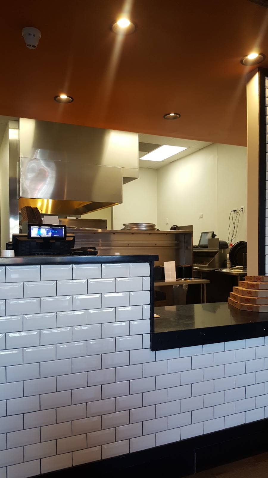 Round Table Pizza | restaurant | 1876 S Pacific Coast Hwy, Redondo Beach, CA 90277, USA | 3103167999 OR +1 310-316-7999