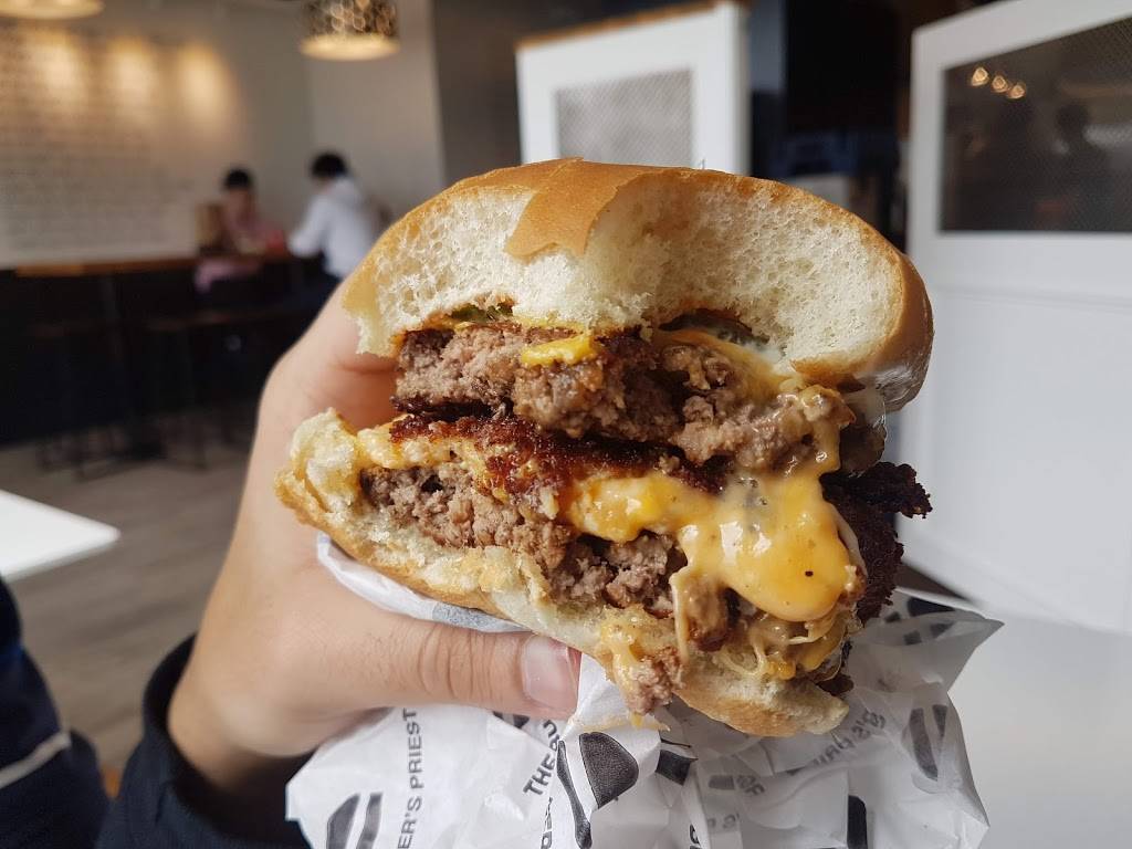 The Burgers Priest | restaurant | 860 York Mills Rd Unit 2, North York, ON M3B 1Y4, Canada | 4167921400 OR +1 416-792-1400