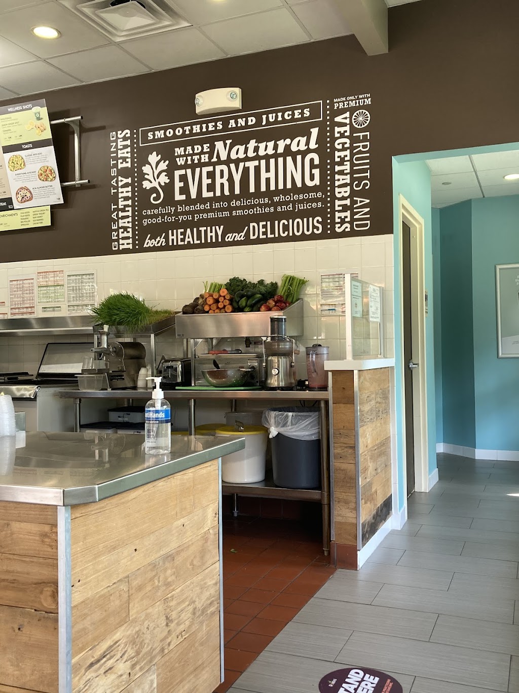 Robeks Fresh Juices & Smoothies | restaurant | 1835 Fountain Dr, Reston, VA 20190, USA | 7037877755 OR +1 703-787-7755