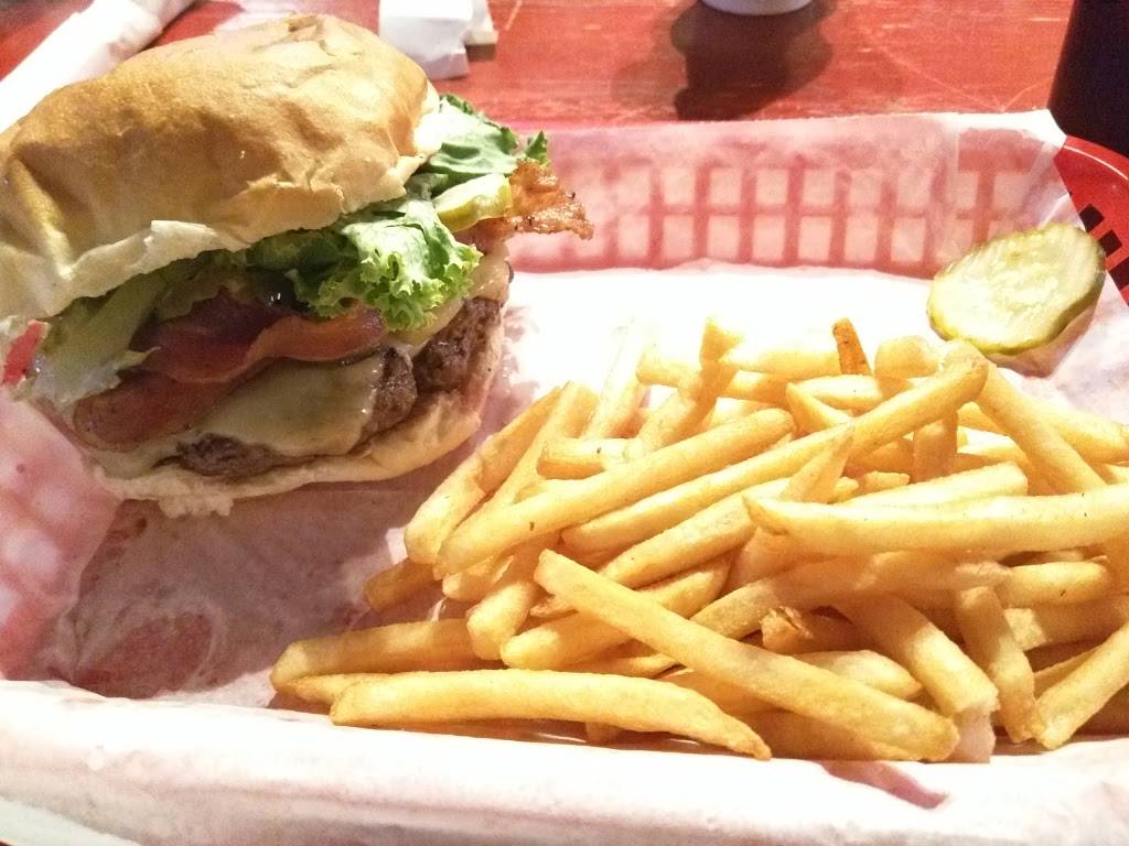 Dans Downtown Tavern | restaurant | 103 E Michigan Ave, Saline, MI 48176, USA | 7344293159 OR +1 734-429-3159