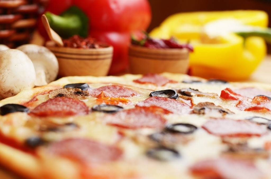 Mama Mias Pizza | restaurant | 720 9th St N, Naples, FL 34102, USA | 2392622823 OR +1 239-262-2823