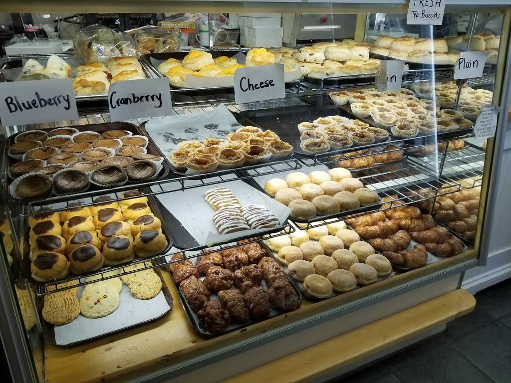 Offshore Bakery | bakery | 233 High St, Southampton, ON N0H 2L0, Canada | 5197975789 OR +1 519-797-5789