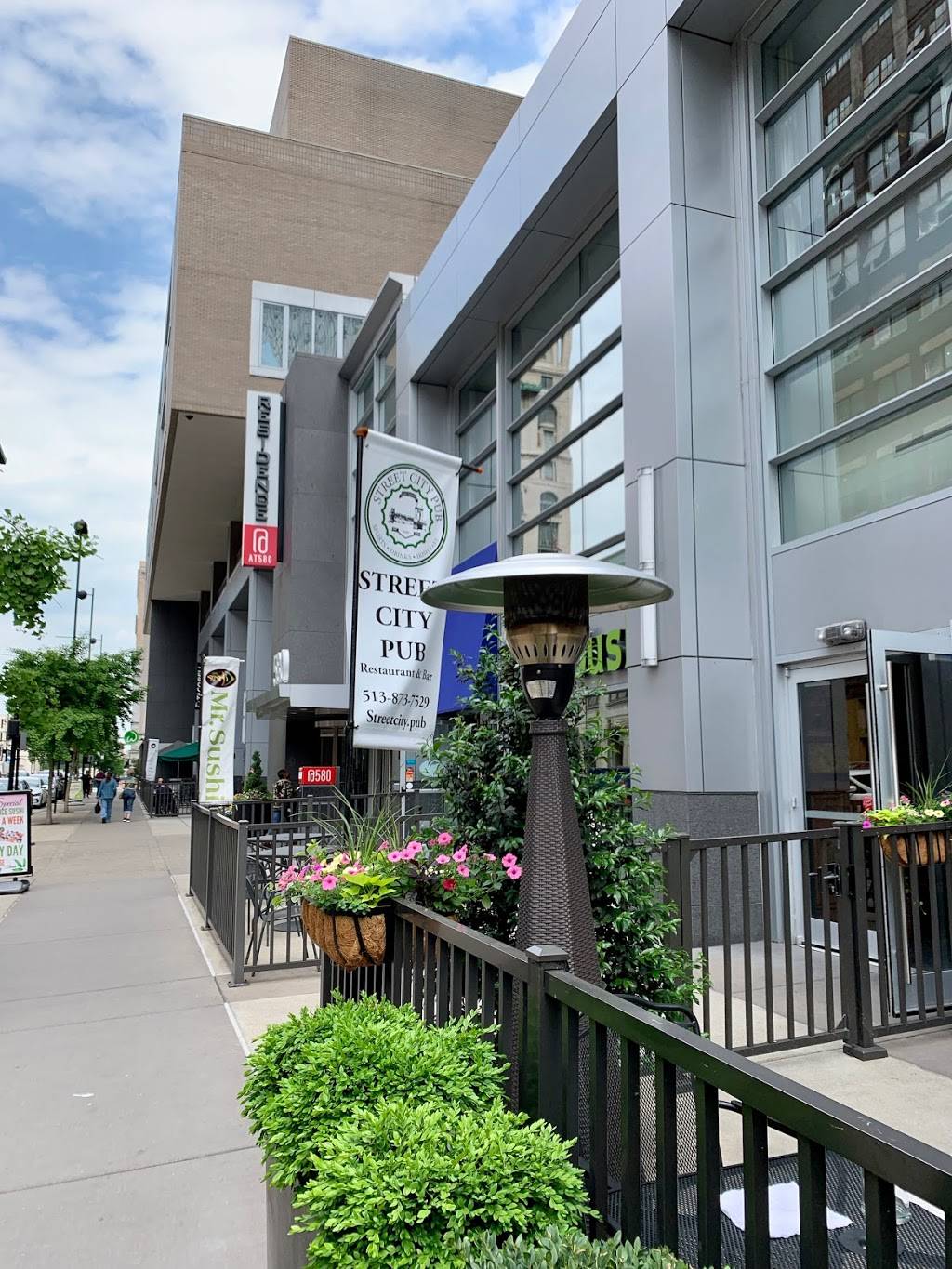 Street City Pub | restaurant | 580 Walnut St, Cincinnati, OH 45202, USA | 5138737529 OR +1 513-873-7529