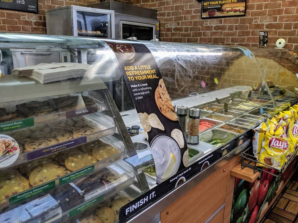 Subway | restaurant | 3912 N Alafaya Trail, Orlando, FL 32826, USA | 4072773350 OR +1 407-277-3350