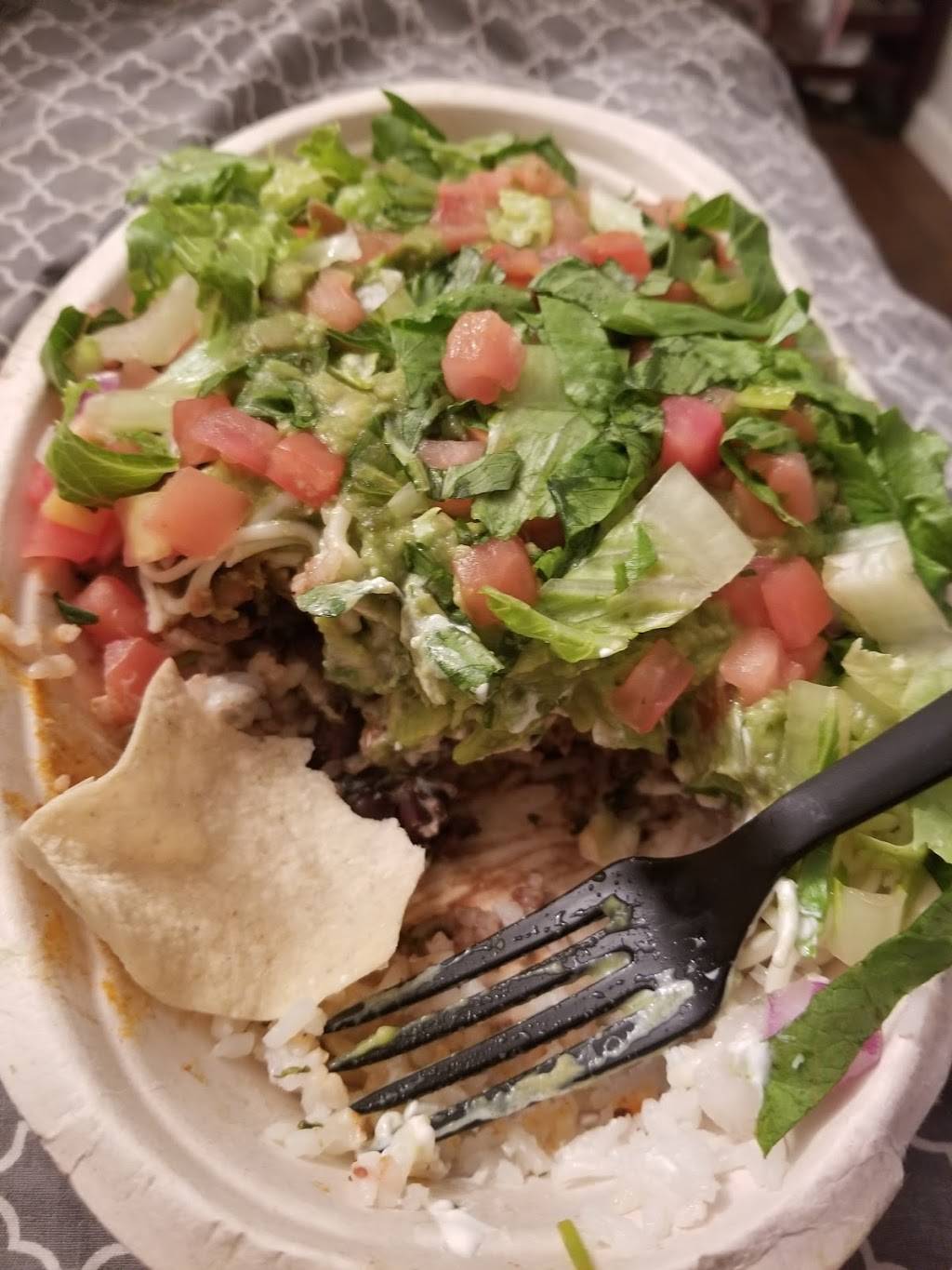 Chipotle Mexican Grill | restaurant | 161 S Eastwood Dr, Woodstock, IL 60098, USA | 8157019148 OR +1 815-701-9148