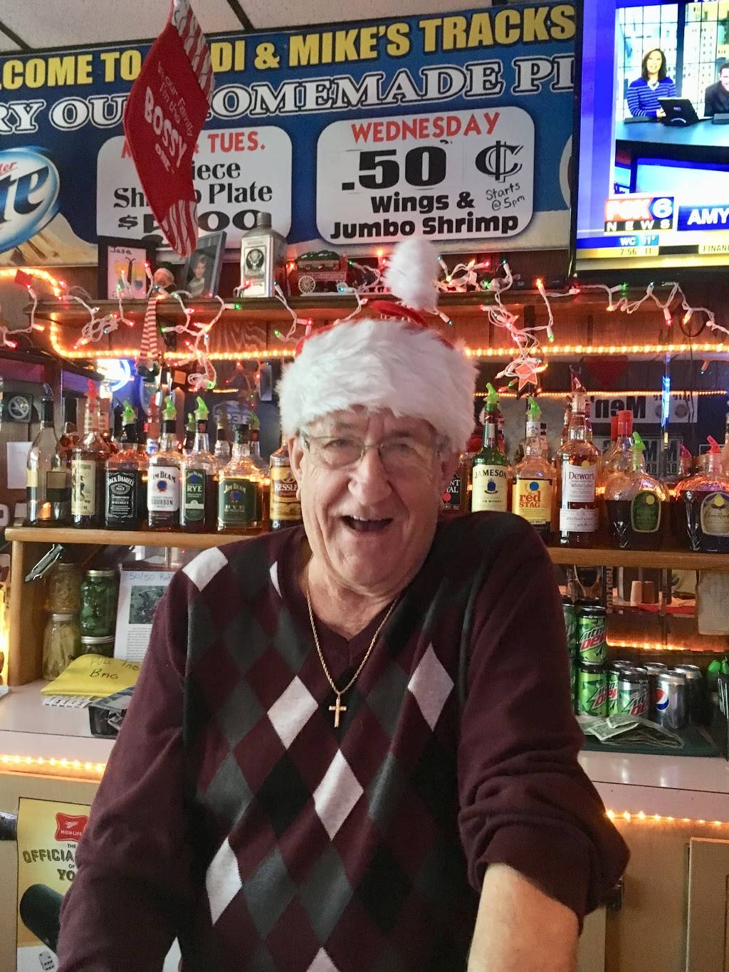 Trackside | restaurant | W2453 Oak St, Ashippun, WI 53003, USA | 9204747377 OR +1 920-474-7377