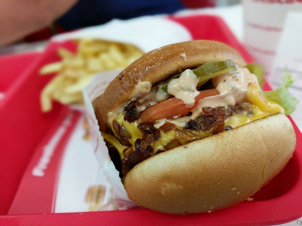 In-N-Out Burger | meal takeaway | 28900 Henry Miller Ave, Santa Nella, CA 95322, USA | 8007861000 OR +1 800-786-1000