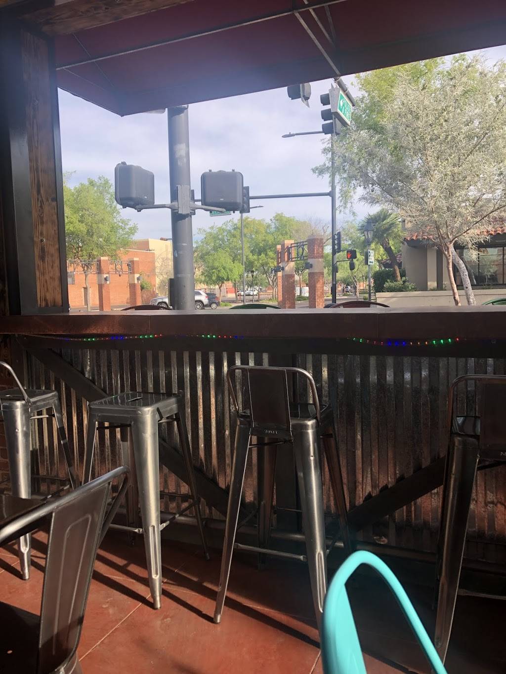 La Perla Sports Cantina | restaurant | 5723 W Glendale Ave, Glendale, AZ 85301, USA | 6027533896 OR +1 602-753-3896