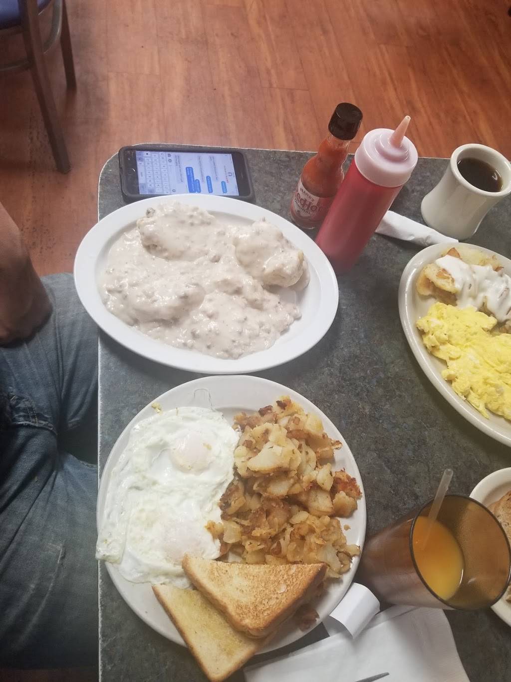 Center of the World | restaurant | 6152 W Market St, Leavittsburg, OH 44430, USA | 3308987797 OR +1 330-898-7797