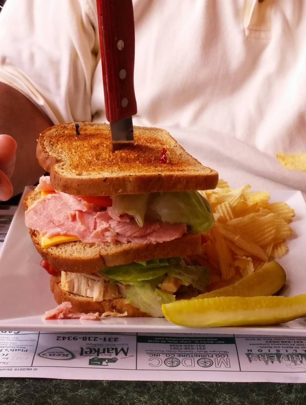 Wilsons Rivers Edge Restaurant | restaurant | 4208 S Straits Hwy, Indian River, MI 49749, USA | 2312388111 OR +1 231-238-8111