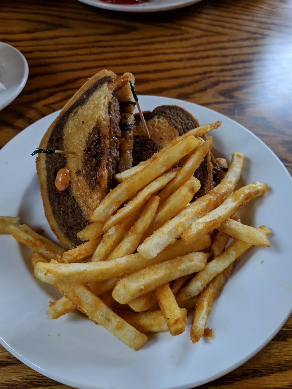 Cornucopia Bar & Burgers | restaurant | 207 E 5th Ave, Eugene, OR 97401, USA | 5414852676 OR +1 541-485-2676