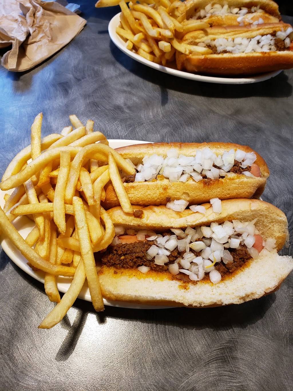 G & L Chili Dogs | restaurant | 1133 E Sternberg Rd, Norton Shores, MI 49441, USA | 2317999199 OR +1 231-799-9199